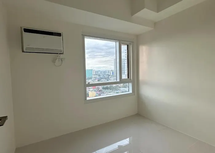 Grand View Tower Hostel Pasay